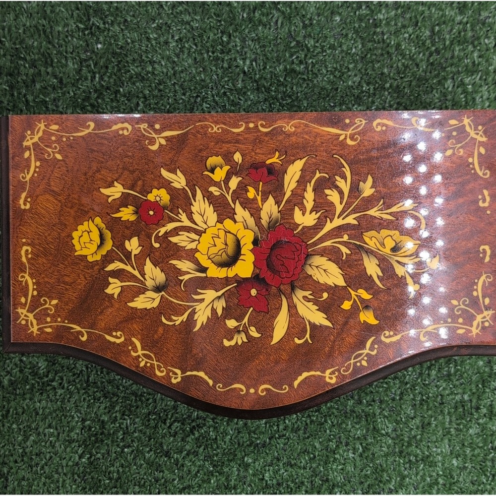 Vintage Linden Wood Floral Inlaid Music Box / Jewelry Box - Musical Theme - Picture 6 of 7